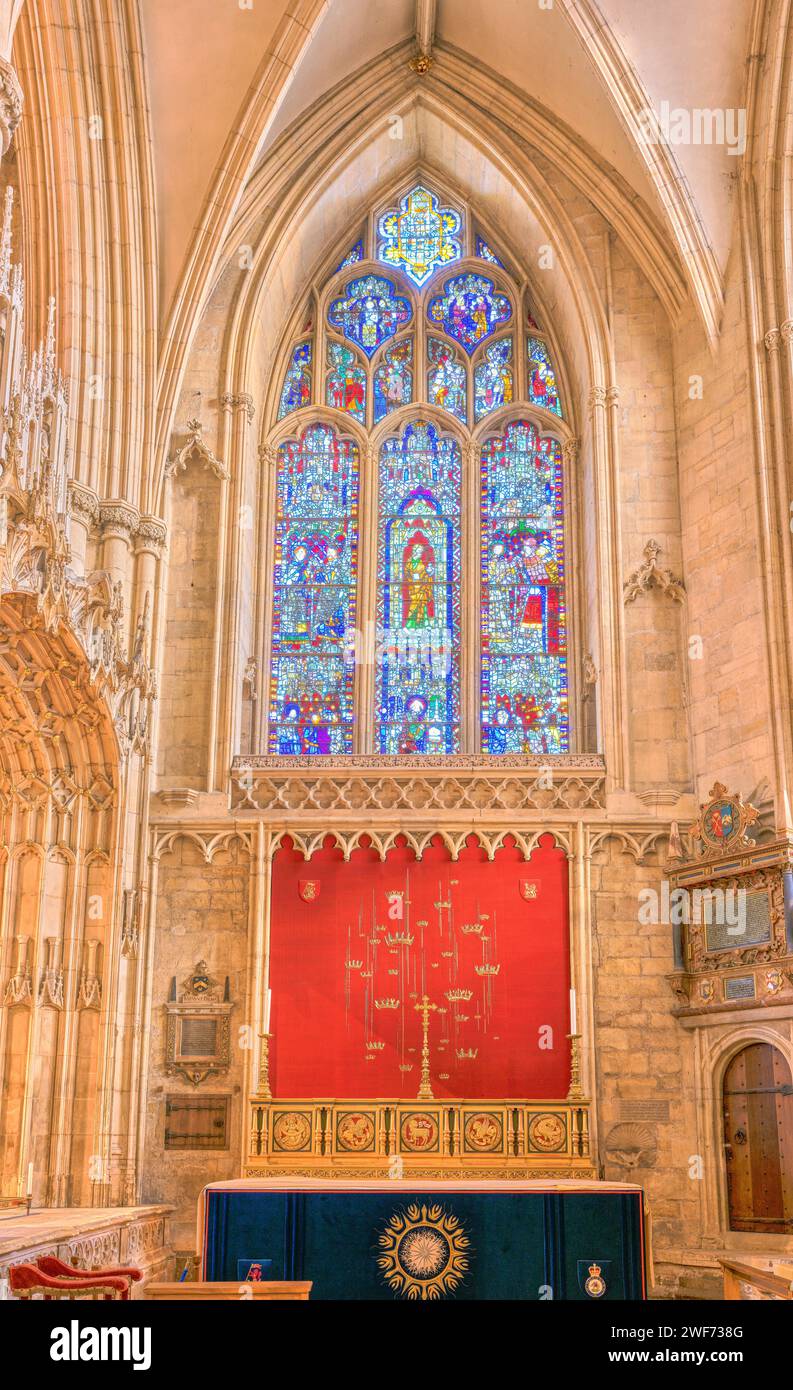 Altare in una cappella laterale all'estremità orientale della cattedrale di York, in Inghilterra. Foto Stock