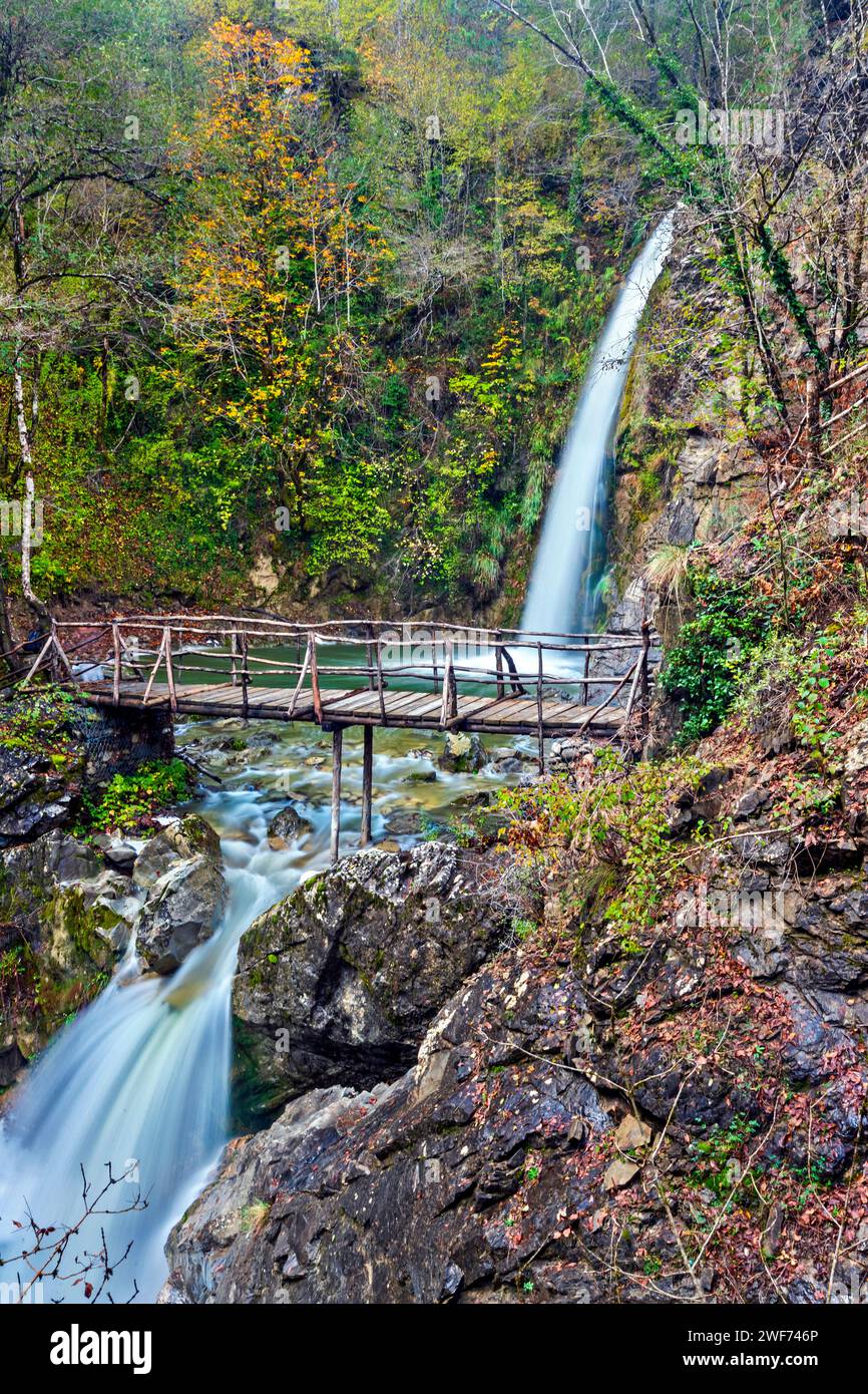 Cascate di Balta di Stringa, vicino al villaggio di Iliochori, regione di Zagori, Ioannina, Epiro, Grecia. Foto Stock