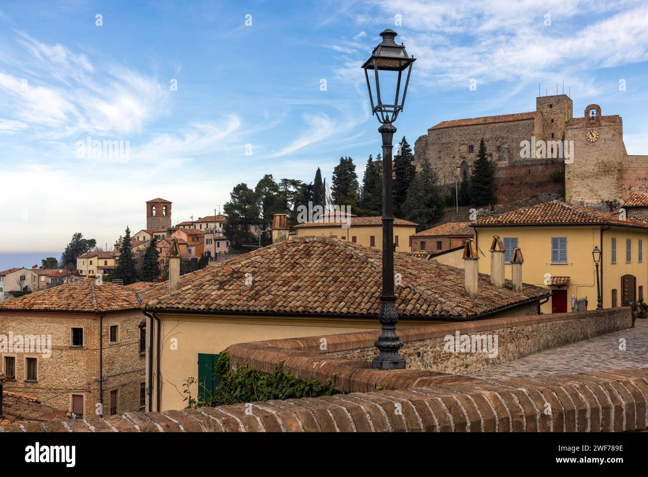 Il borgo collinare di Verucchio in provincia di Rimini, Emilia-Romagna, Italia. Foto Stock
