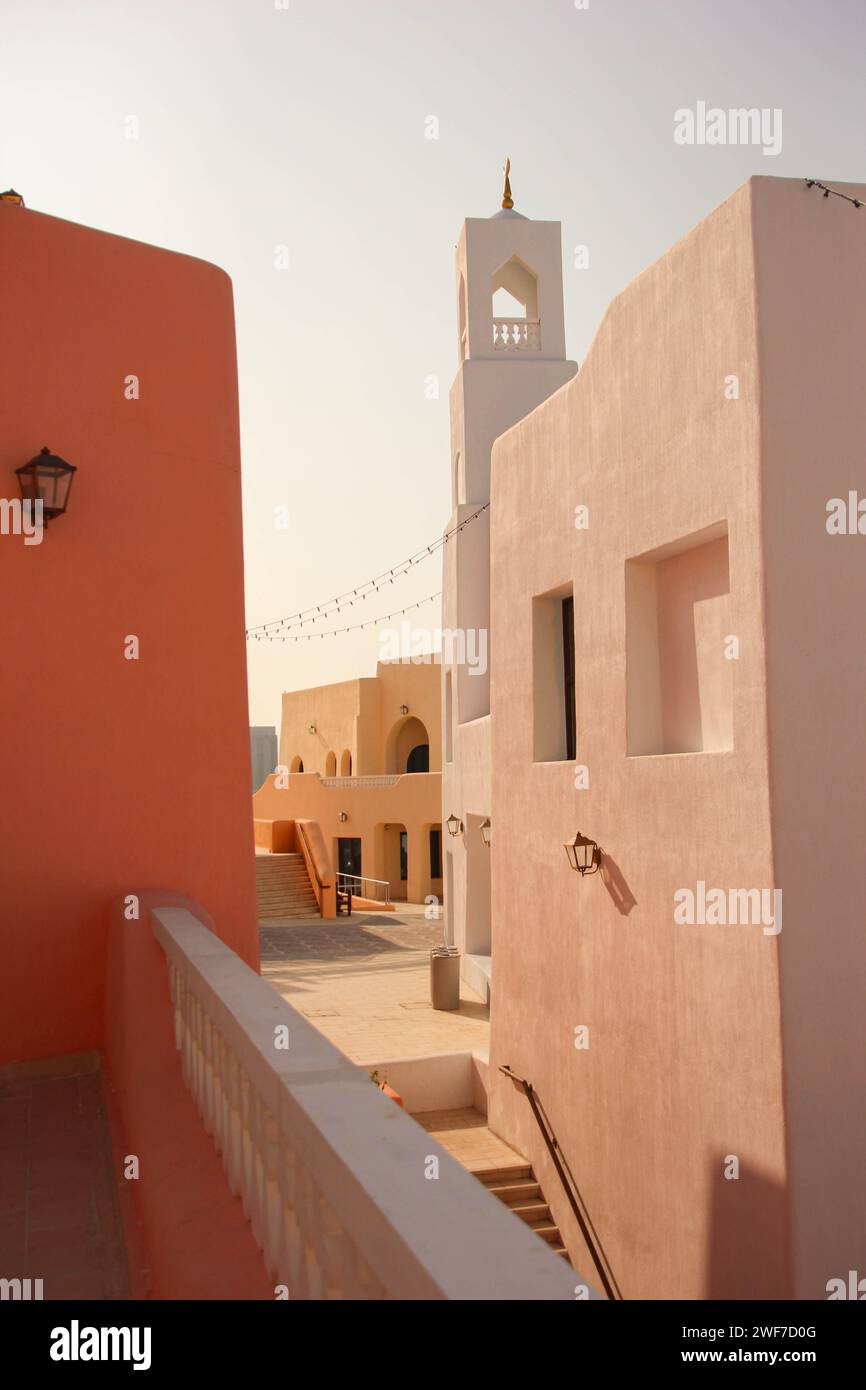 Splendido paesaggio arabo della città in una giornata di sole Foto Stock