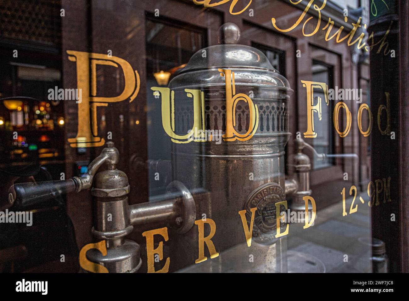 La Jamaica Wine House, situata a St Michael's Alley, Cornhill, Londra, Regno Unito Foto Stock