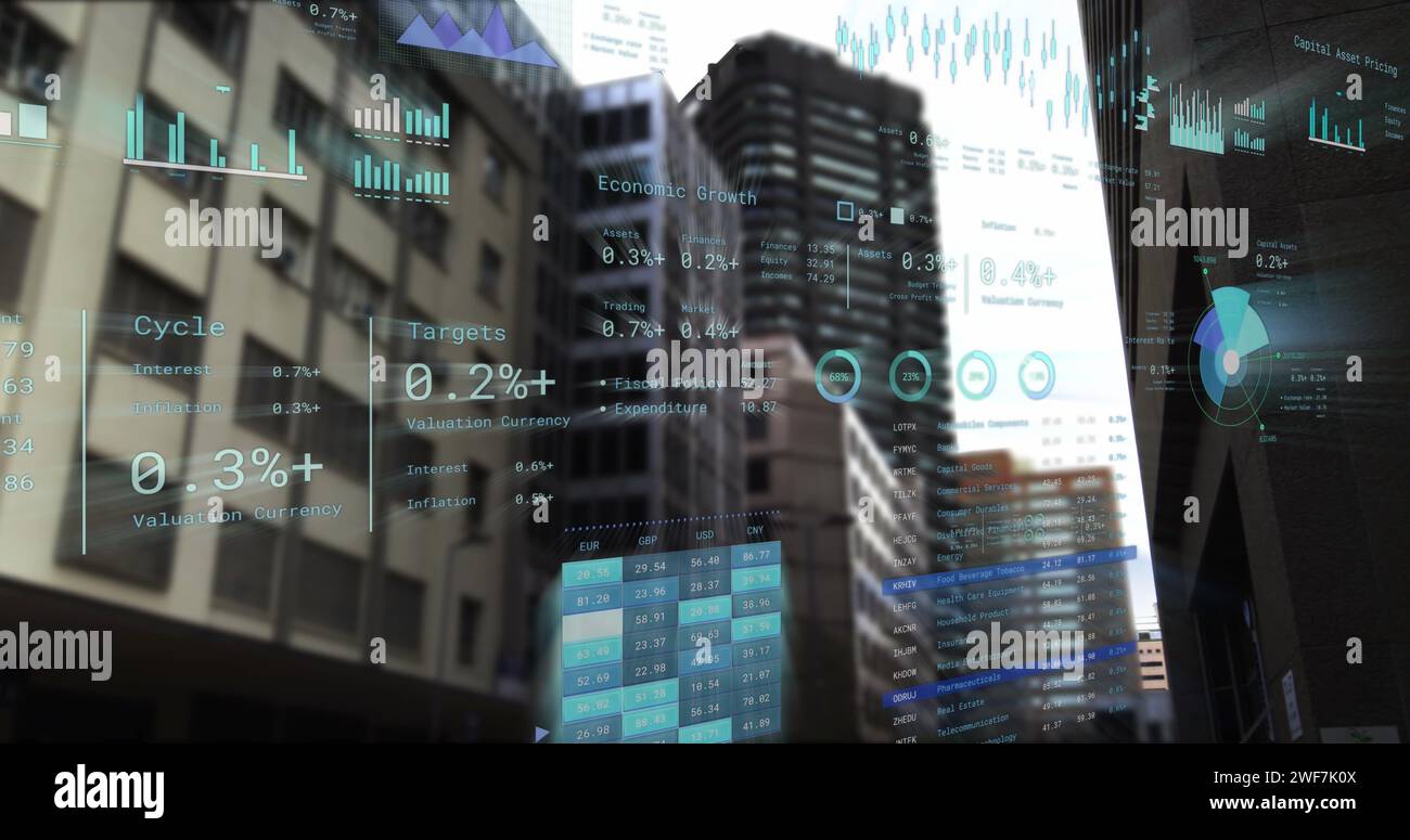 Immagine dell'elaborazione dei dati finanziari su un paesaggio urbano Foto Stock
