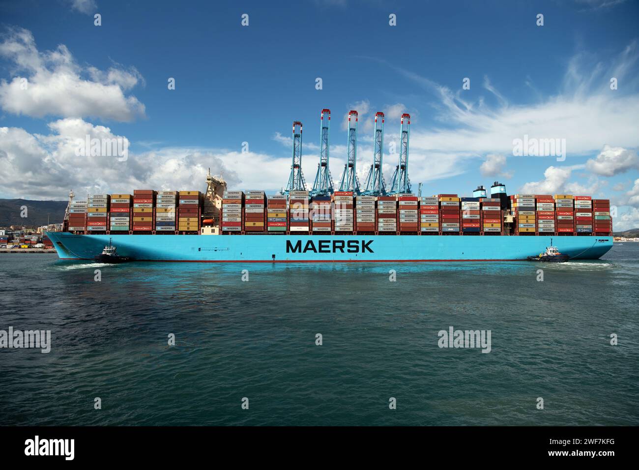 Container per spedizioni scaricati da una nave Maersk, Algeciras, Andalusia, Spagna Foto Stock