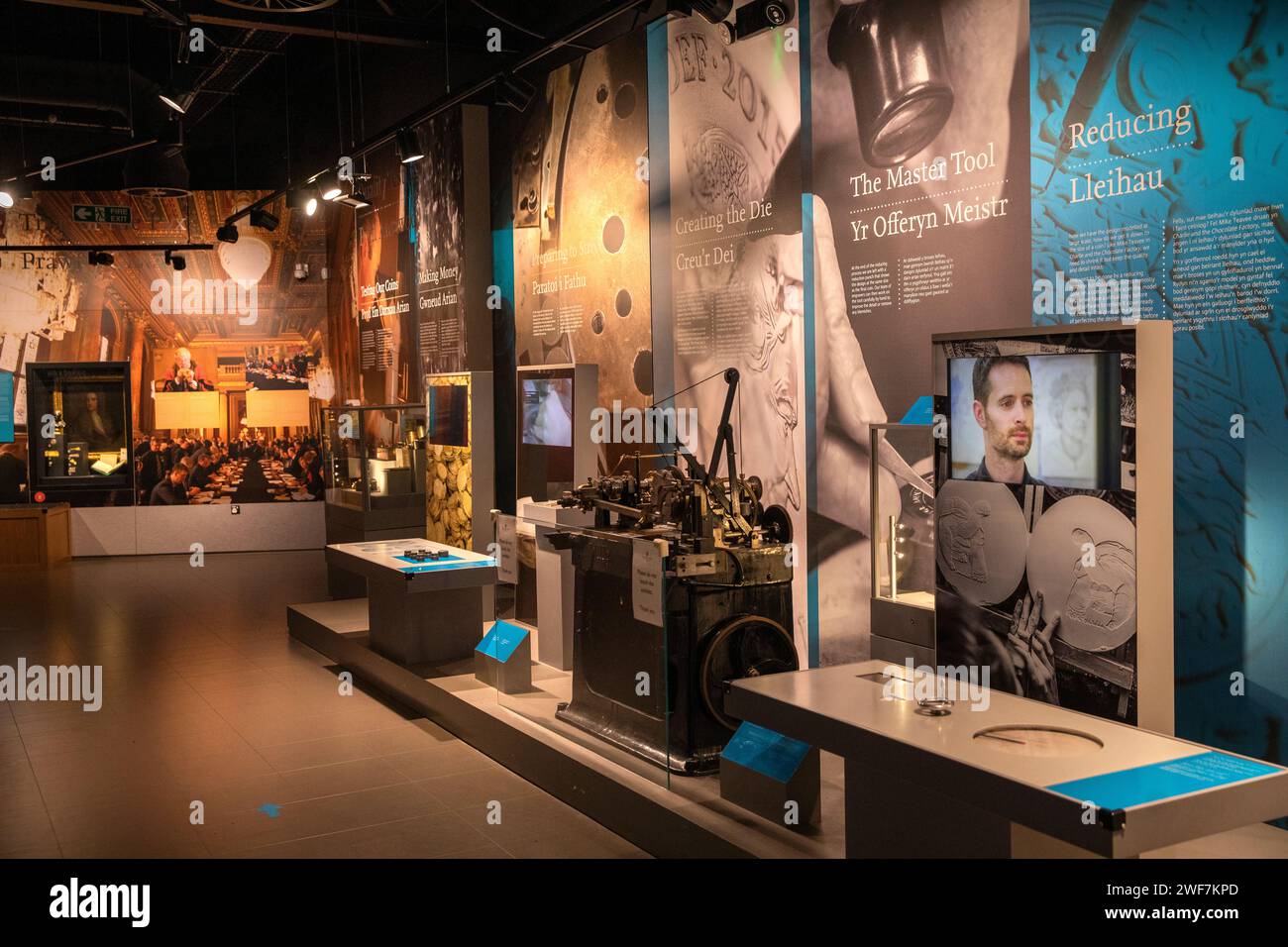 Galles, Glamorgan, Llantrisant, Royal Mint Experience, esposizione di monete coniate Foto Stock