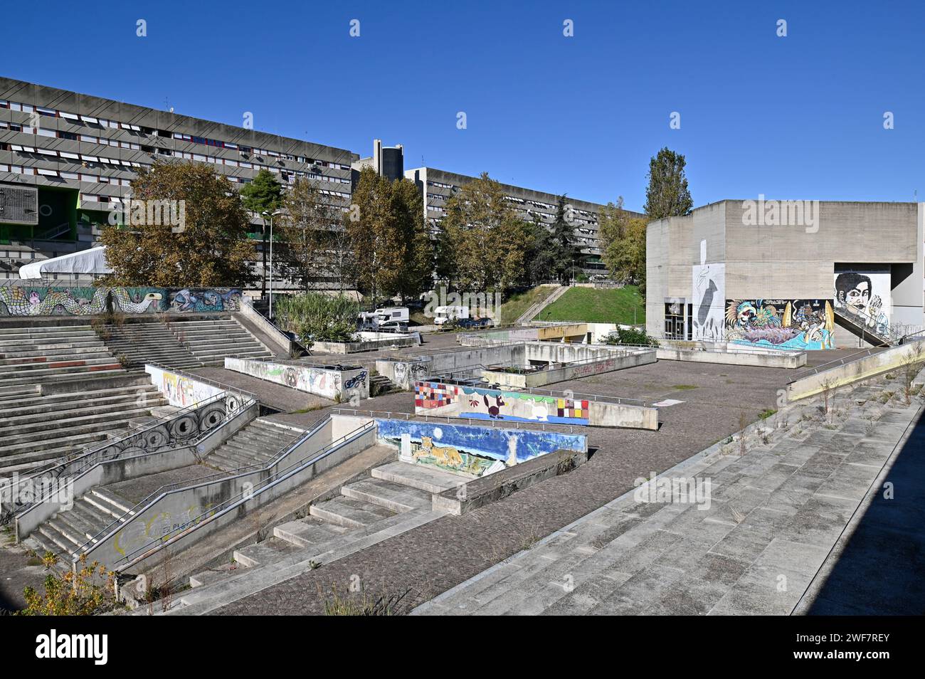 Roma. Italia. Nuovo Corviale, complesso residenziale. L'edificio principale è lungo quasi un chilometro (986 m), l'edificio residenziale è stato completato nel 198 Foto Stock