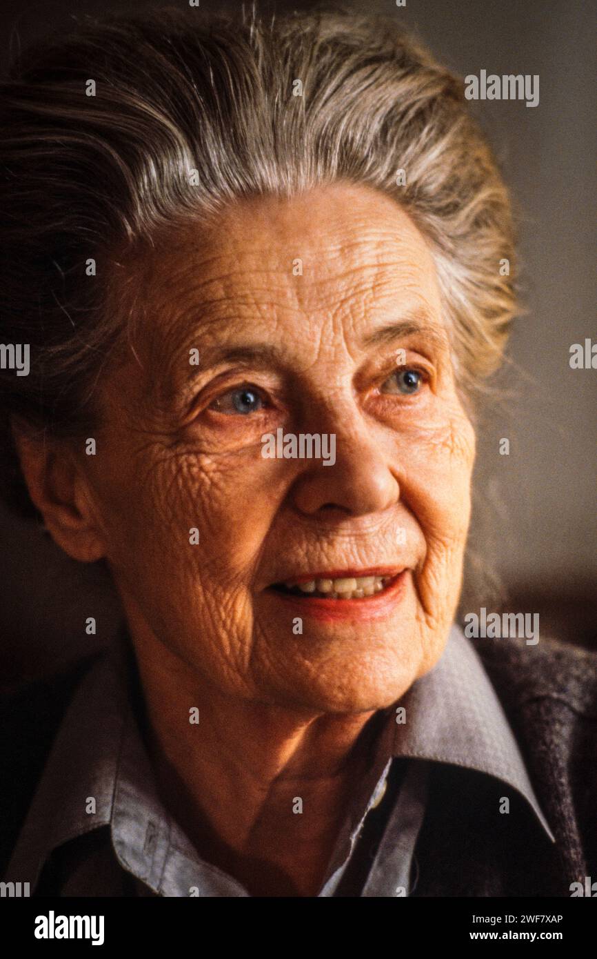 Alva Myrdal. Premio Nobel 1982 (Premio Nobel per la pace) Foto Stock