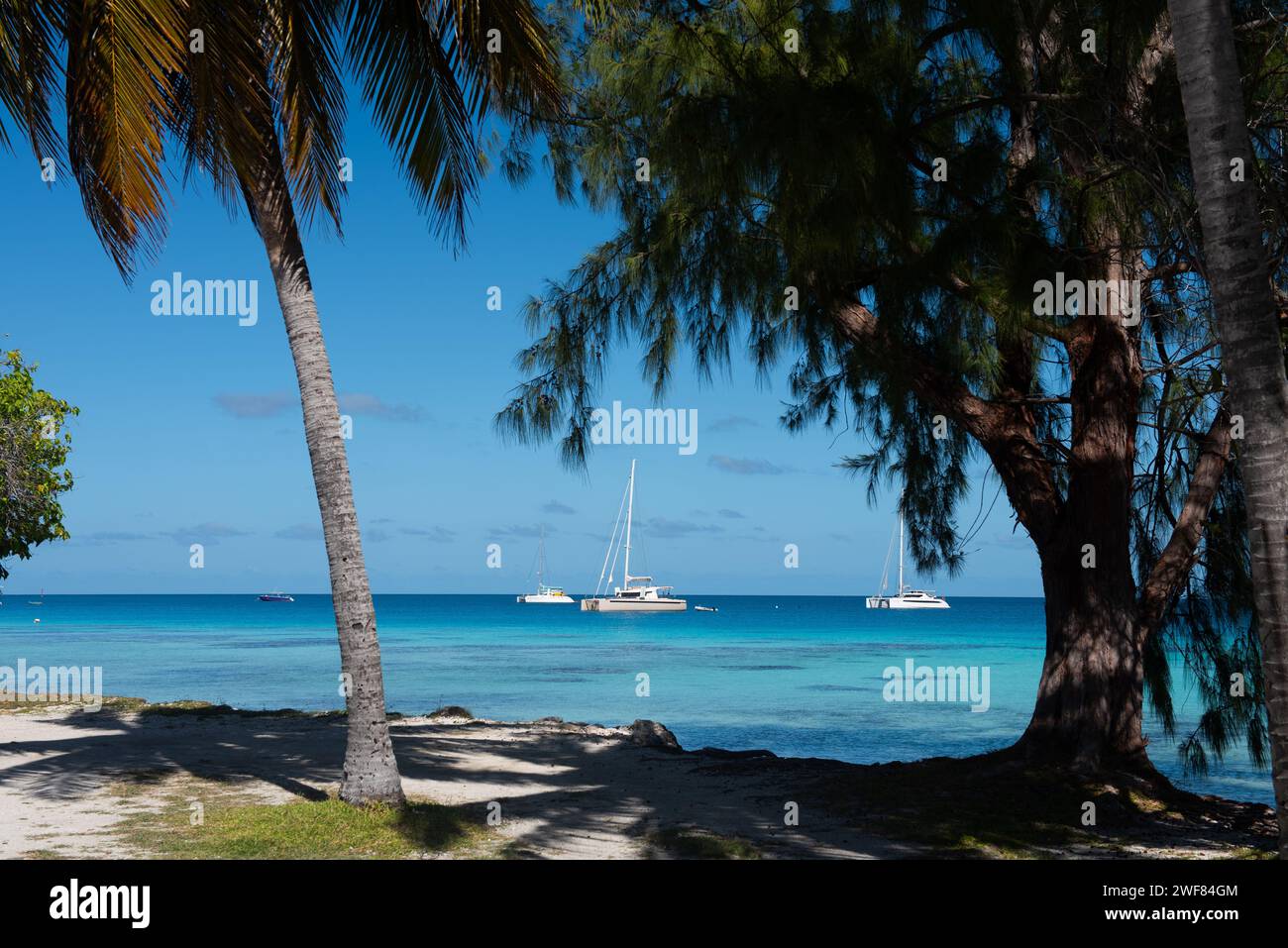 Due yacht sulla laguna di Fakarava Foto Stock