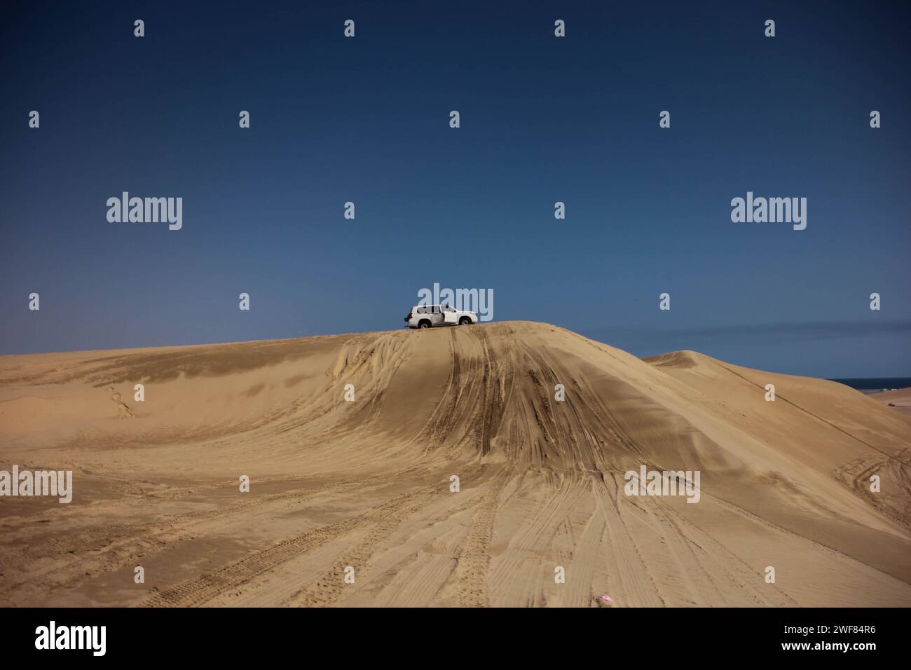 auto pronta per la traversata delle dune nel dessert del qatar Foto Stock
