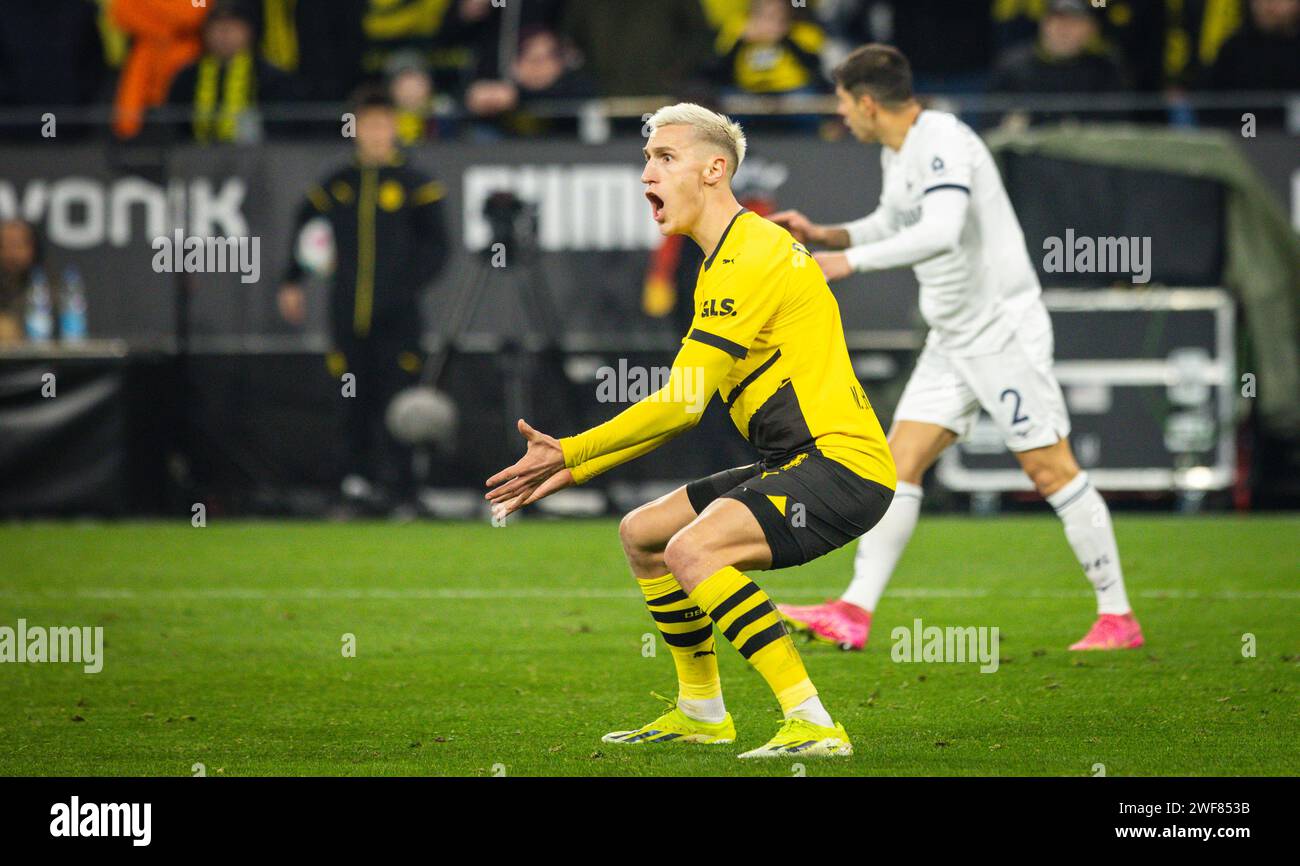 Dortmund, Germania. 28 gennaio 2024. Nico Schlotterbeck (BVB) Borussia Dortmund - VfL Bochum 28.01.2024 Copyright (nur für journalistische Zwecke) di Foto Stock