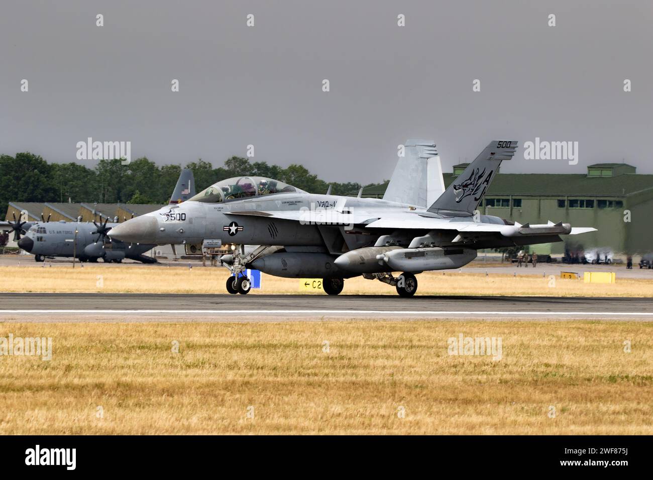 Boeing EA-18G Growler della Marina DEGLI STATI UNITI da VAQ-142 in arrivo alla base aerea di Hohn durante l'esercitazione NATO Air Defender 23. Hohn, Germania - giugno Foto Stock