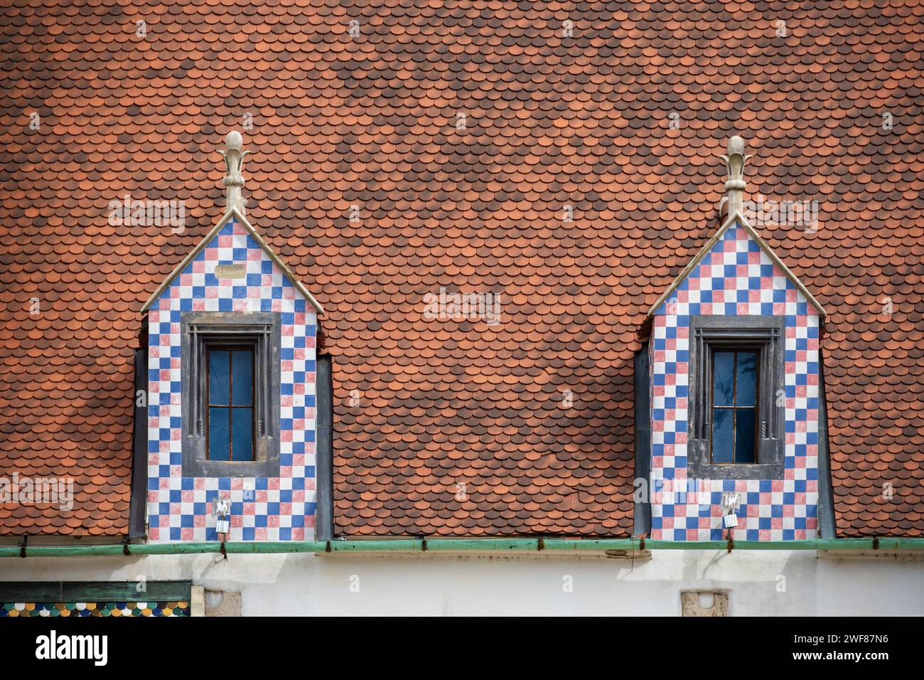 Dettagli finestra sul tetto, vecchio municipio, Bratislava, Slovacchia Foto Stock