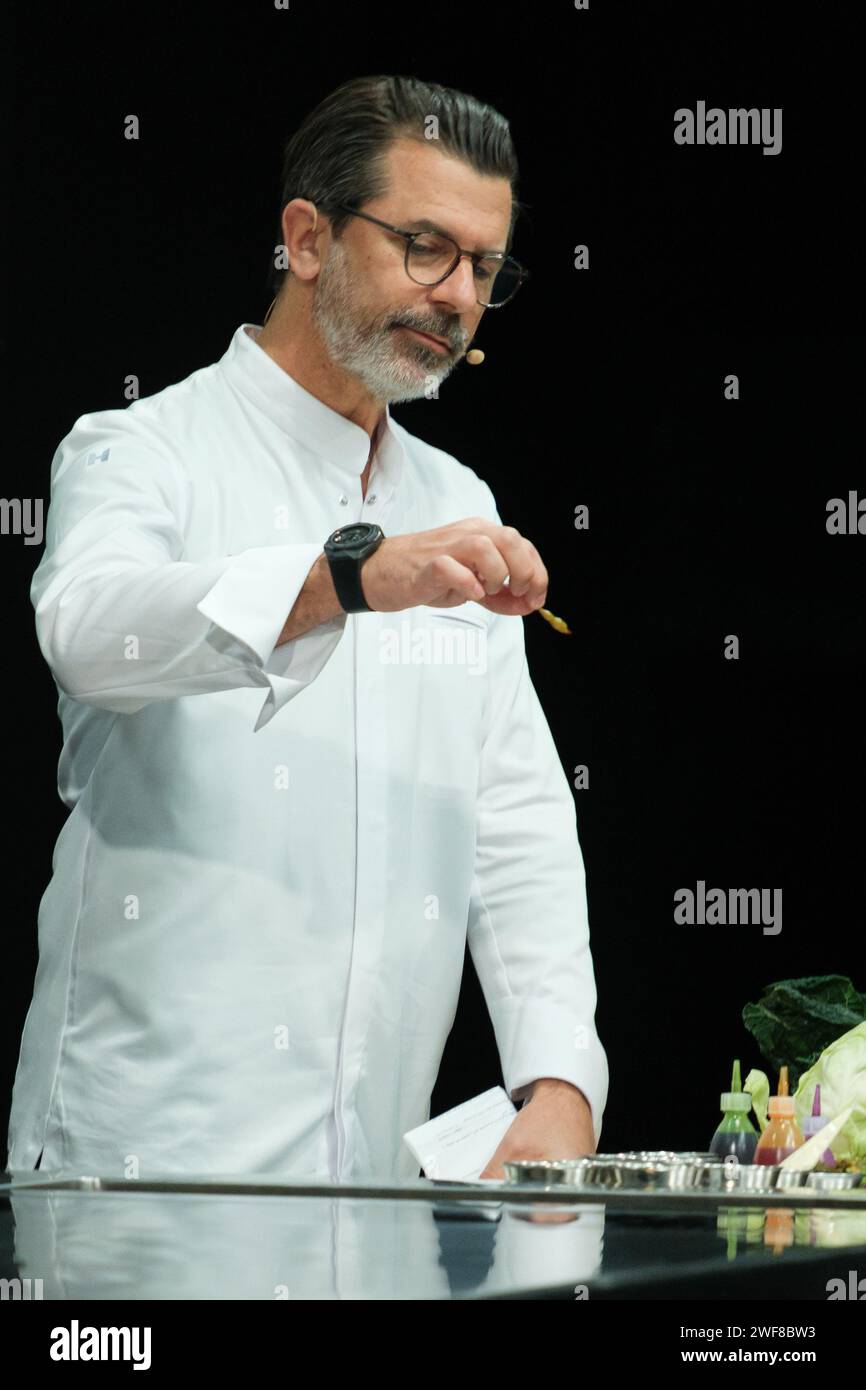 Lo chef svizzero Andreas Caminada dello Schloss Schauenstein durante l'edizione del congresso gastronomico internazionale di Madrid, Madrid 29 gennaio 2024 SP Foto Stock
