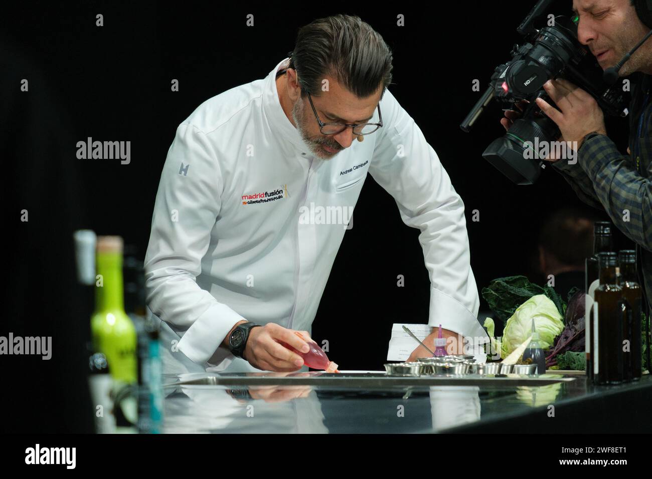 Lo chef svizzero Andreas Caminada dello Schloss Schauenstein durante l'edizione del congresso gastronomico internazionale di Madrid, Madrid 29 gennaio 2024 Spagna (foto di Oscar Gonzalez/Sipa USA) (foto di Oscar Gonzalez/Sipa USA) Foto Stock