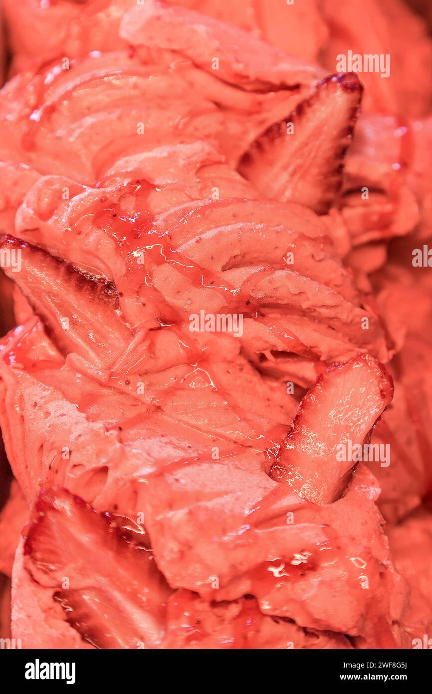 Vista ravvicinata della fragola al gusto del gelato. Messa a fuoco morbida Foto Stock