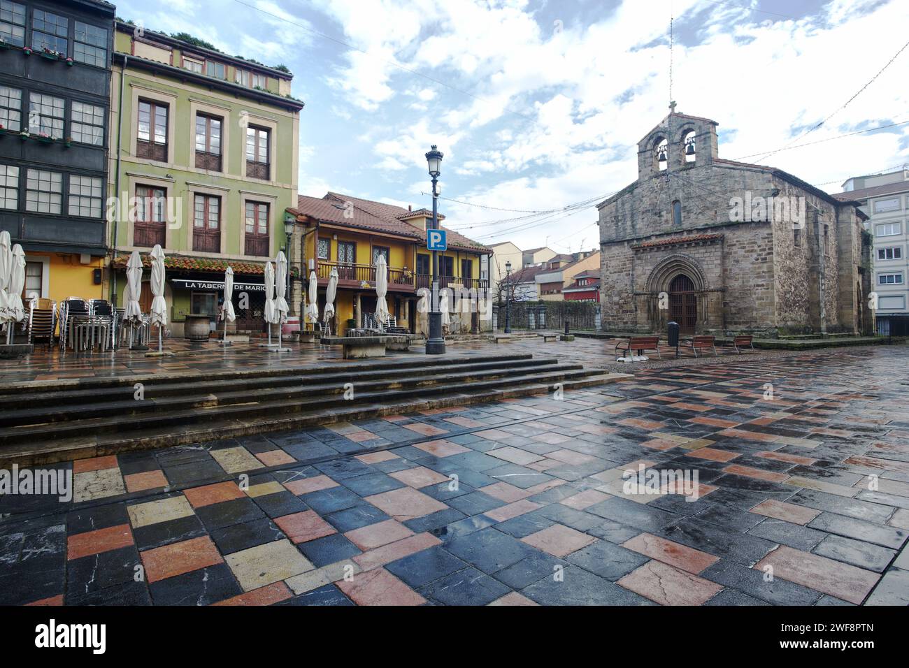 Aviles, Asturie, Spagna. Chiesa di S.. Tommaso di Canterbury, chiamato anche Chiesa di Sabugo o vecchia chiesa di Sabugo. Foto Stock