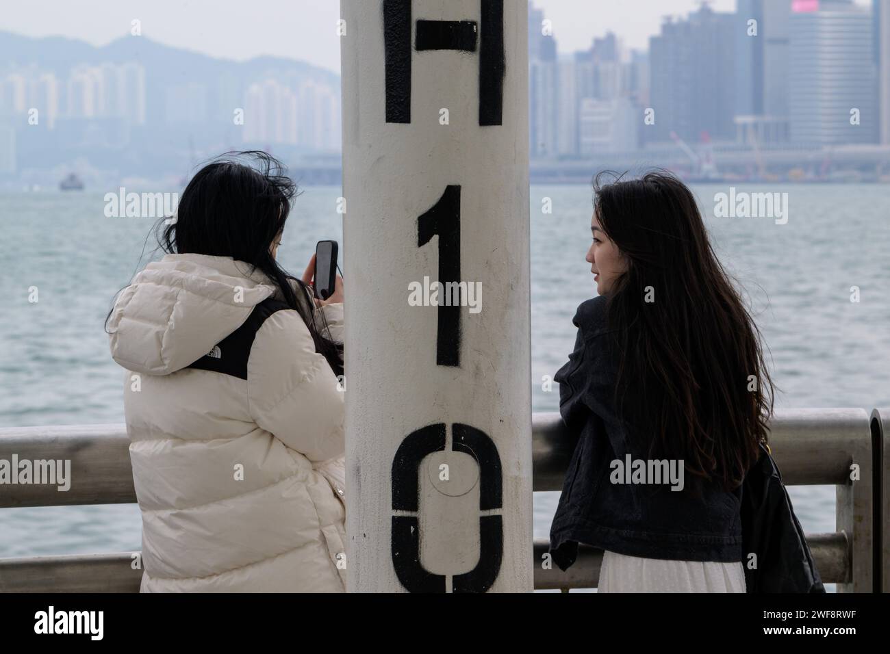 26 gennaio 2024, Hong Kong, Hong Kong RAS, Cina: I turisti cinesi ritornano al Central Harbourfront, Hong Kong. (Immagine di credito: © Jayne Russell/ZUMA Press Wire) SOLO USO EDITORIALE! Non per USO commerciale! Foto Stock