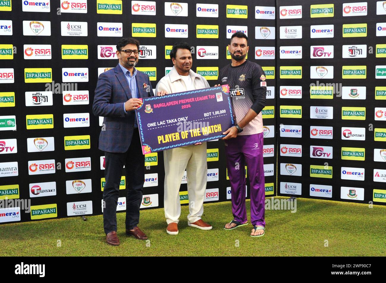 Sylhet, Bangladesh. 29 gennaio 2024. Il cricket pakistano BILAL KHAN ha vinto il premio "uomo della partita". Sylhet Strikers contro i Chattogram Challengers, la Bangladesh Premier League al Sylhet International Stadium. Foto Stock