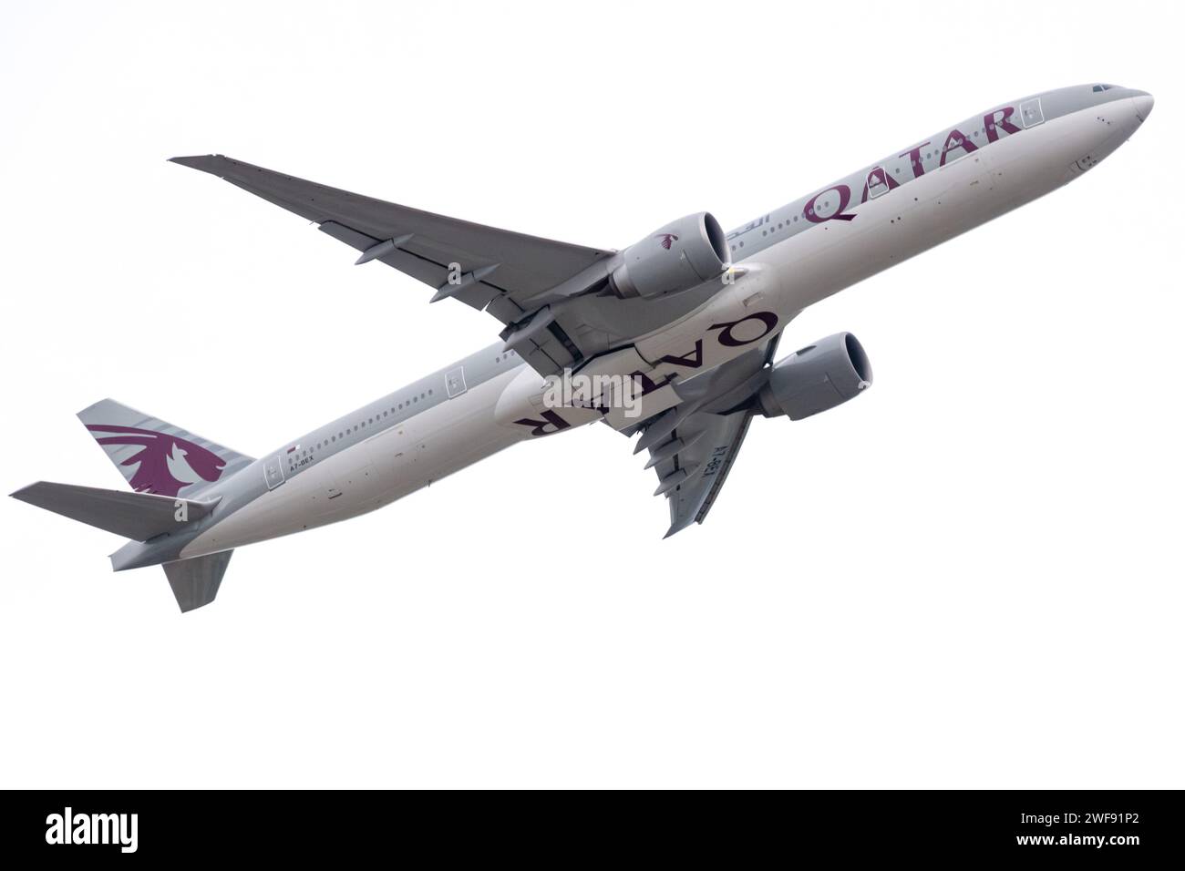 Qatar Airways Boeing 777 sorvola l'aeroporto internazionale Hartsfield-Jackson di Atlanta ad Atlanta, Georgia. (USA) Foto Stock