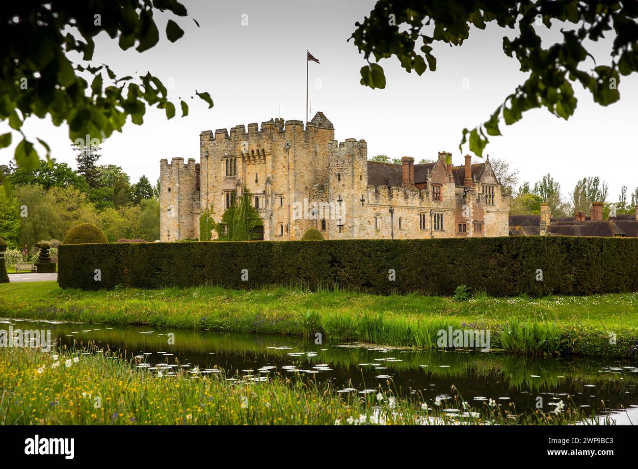 Regno Unito, Inghilterra Kent, Hever, Hever Castle, dall'altra parte del fossato Foto Stock