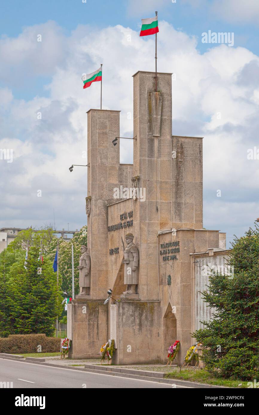 Varna, Bulgaria - 17 maggio 2019: Monumento all'ottavo reggimento di fanteria marina (bulgaro: Паметник на Осми пехотен приморски полк). Foto Stock