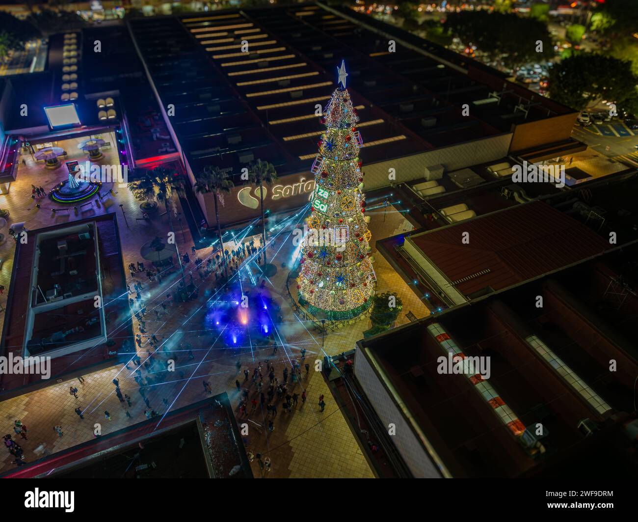 Un centro commerciale situato all'incrocio di Av. Lopez Mateos e Av. Mariano Otero, tra i comuni di Zapopan e Guadalajara. Foto Stock