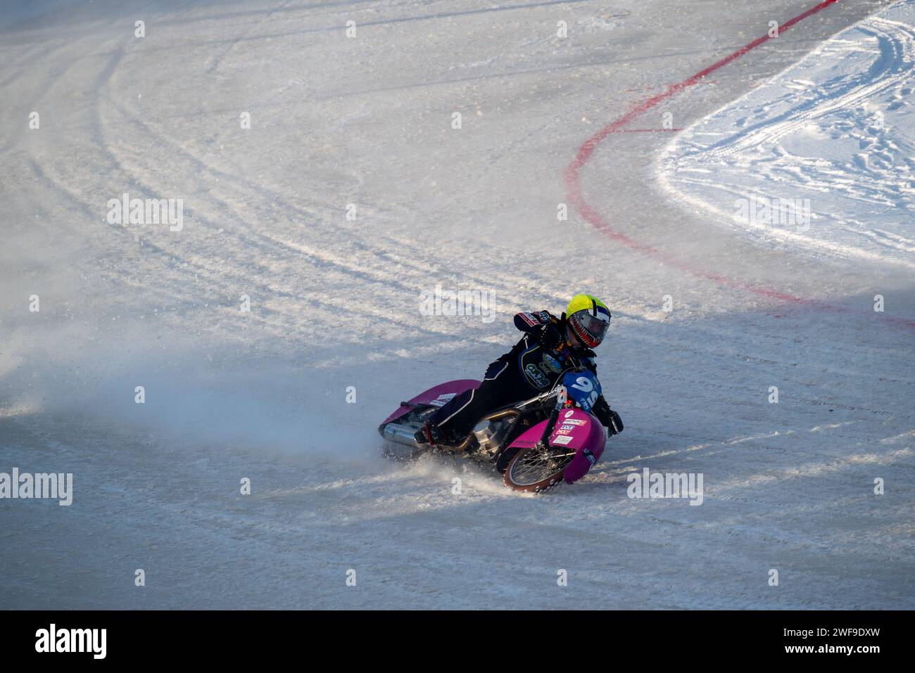 Svezia, Ornskoldsvik - 27 gennaio 2024: Round di qualificazione del Campionato del mondo Ice Speedway , foto No:8 di 8 Foto Stock