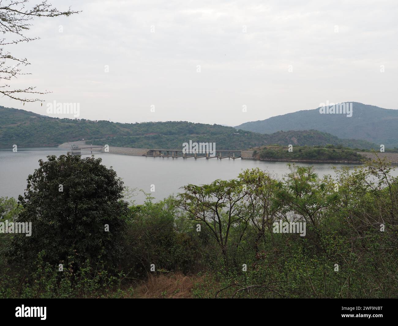 Vista della grande diga di Maguga nel fiume Kowati, a Hhohho, eSwatini Foto Stock