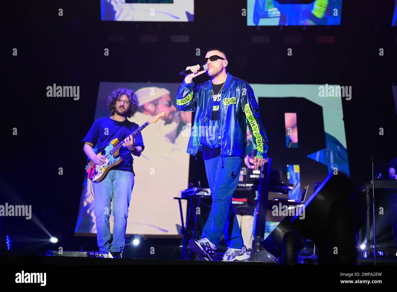 Concerto di musica per cantanti italiani - Coez Fran Quintale cantanti italiani Coez & amp Frah Quintale si esibiscono durante il Coez & amp Frah Quintale Lovebars Live Tour 2024 , nel Mediolanum Forum, Assago, Lombardia, Italia, 29/01/24 Assago Mediolanum Forum Italia Copyright: xAndreaxDiodatox/xLiveMediax LPM 1220589 Foto Stock