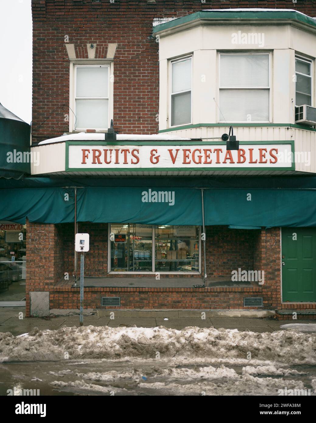 Insegna frutta e verdura a Guercio & Sons, Buffalo, New York Foto Stock