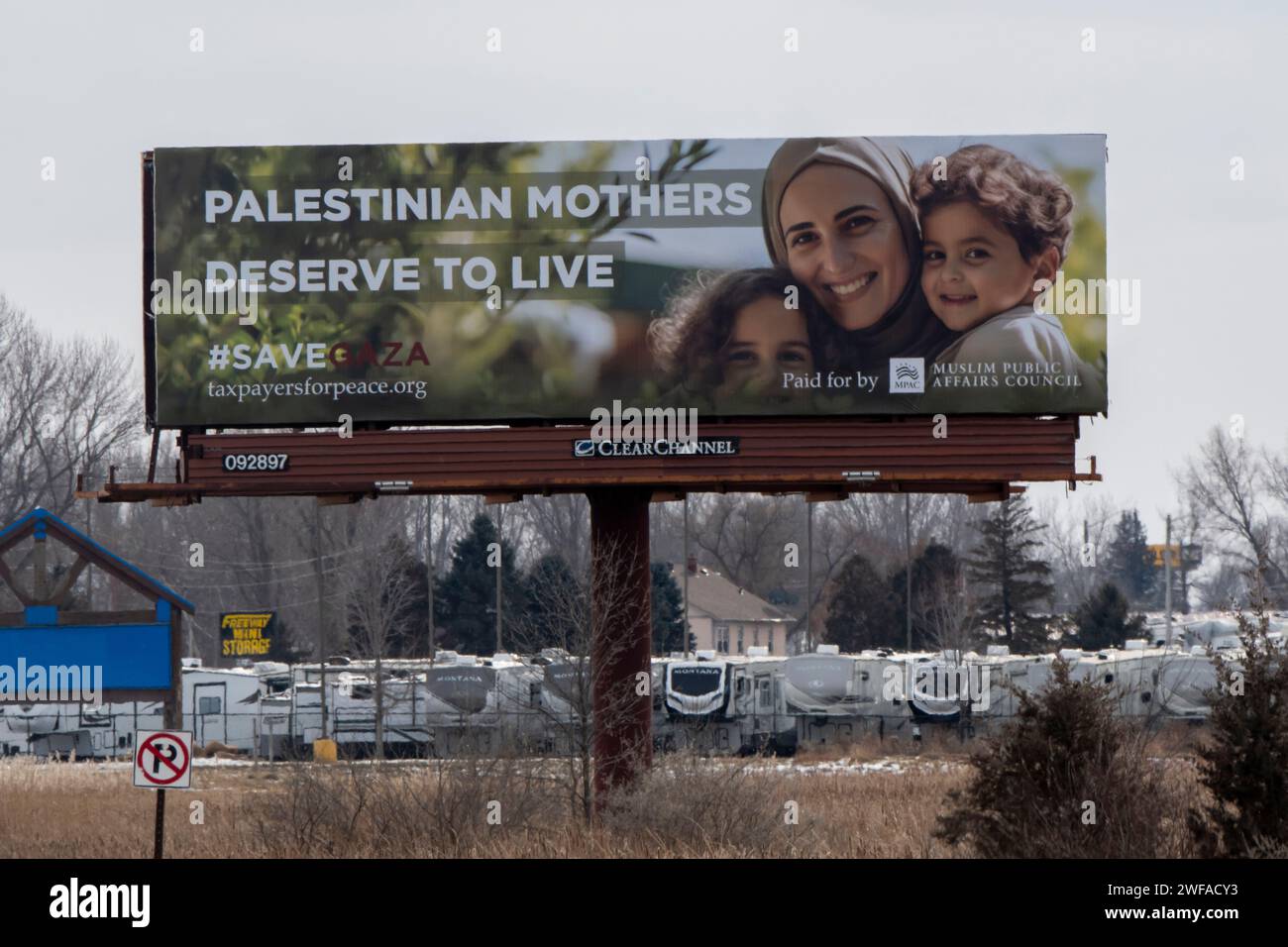 Columbus, Minnesota. Billboard creato dal Minnesota Anti-War Committee. L'obiettivo della campagna di affissioni è sensibilizzare il pubblico su Foto Stock