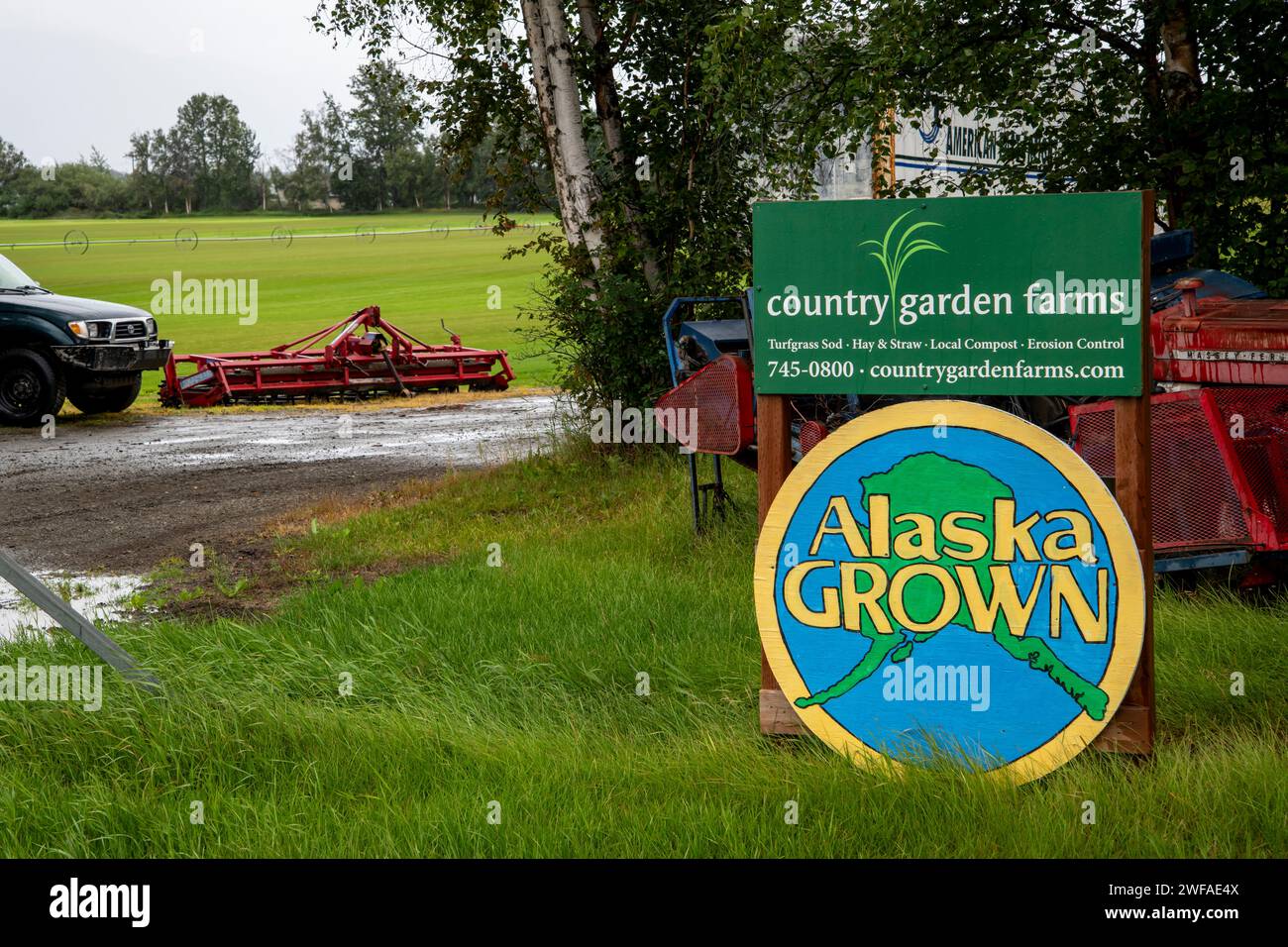 Palmer, Alaska. Country Garden Farms, vende sod, compost e controllo dell'erosione coltivati in Alaska a prezzi equi per contribuire a preservare i terreni agricoli per i futuri generi Foto Stock