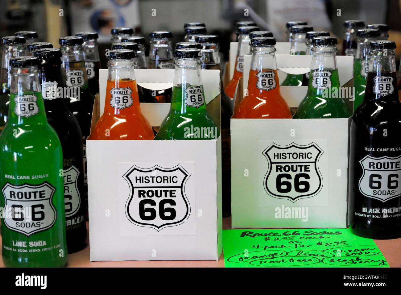 Drink, città occidentale di Seligman sulla storica Route 66 nel selvaggio West. Seligman, Arizona, USA, Nord America Foto Stock