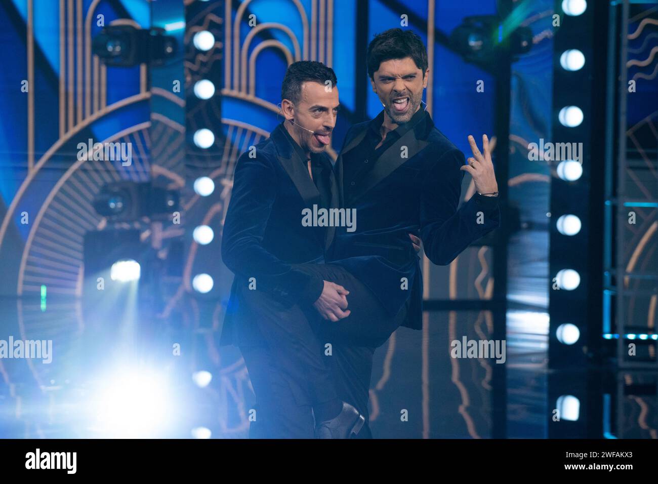 Rosario Morra e Luigi Esposito (Gigi e Ross) assistono al primo episodio del famoso spettacolo comico 'Mad in Italy' presso l'auditorium RAI di Napoli. Foto Stock