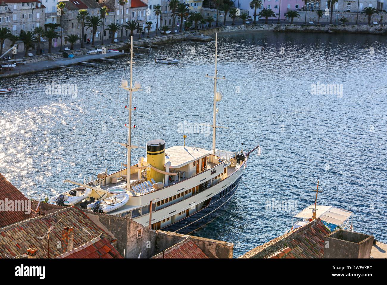 Il minicruiser di lusso MY Casablanca in Croazia (Barbara Cruising), la bellissima piccola nave da crociera classica, il mare Adriatico, le crociere in Dalmazia, la Croazia Foto Stock