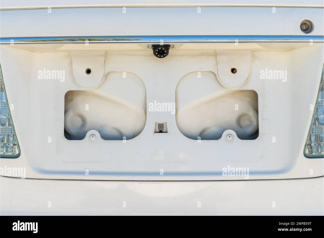 Targa posizionata sul bagagliaio di un'auto in primo piano Foto Stock