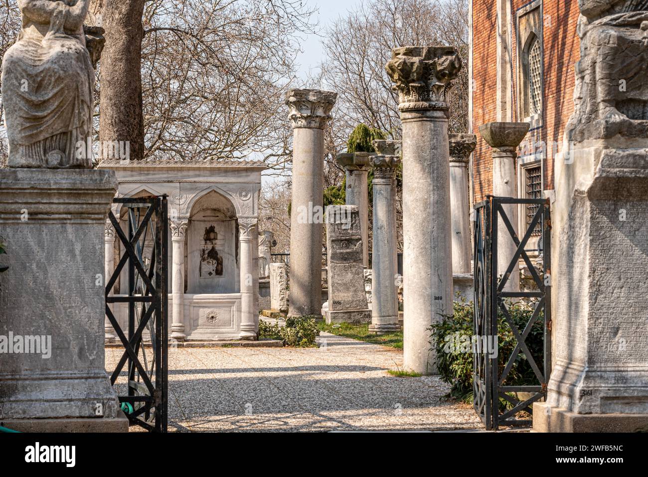 Stile bizantino nell'architettura dell'esterno di Costantinopoli Foto Stock