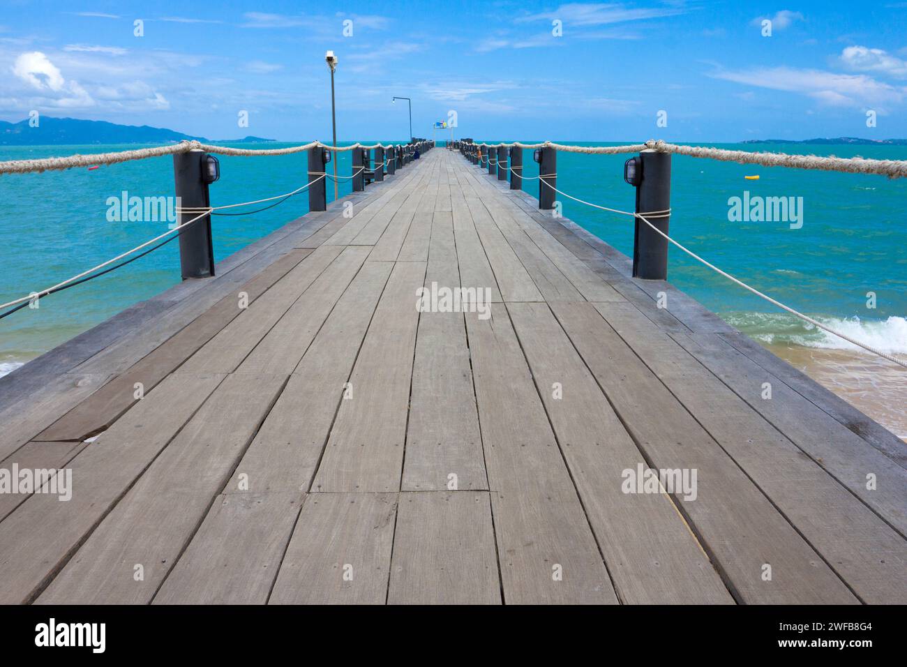 Estate sulla spiaggia di sabbia bianca dell'isola di Samui, provincia di Suratthani, Thailandia. Foto Stock