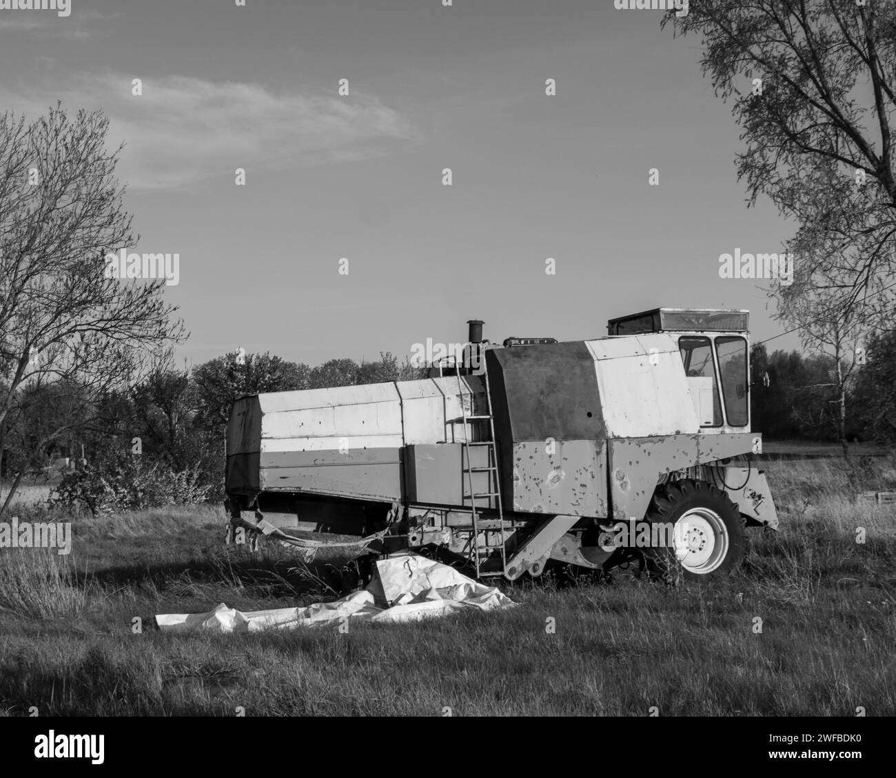 Vecchia nostalgia della mietitrebbiatrice d'epoca dei tempi della GDR Foto Stock