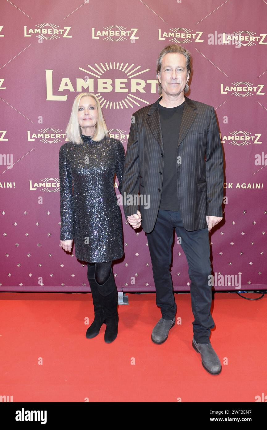 Bo Derek und John Corbett / LambertzNight 2024 / Wartesaal am Kölner Dom / Köln / 29. Januar 2024 *** Bo Derek e John Corbett LambertzNight 2024 Wartesaal am Kölner Dom Colonia 29 gennaio 2024 Foto Stock