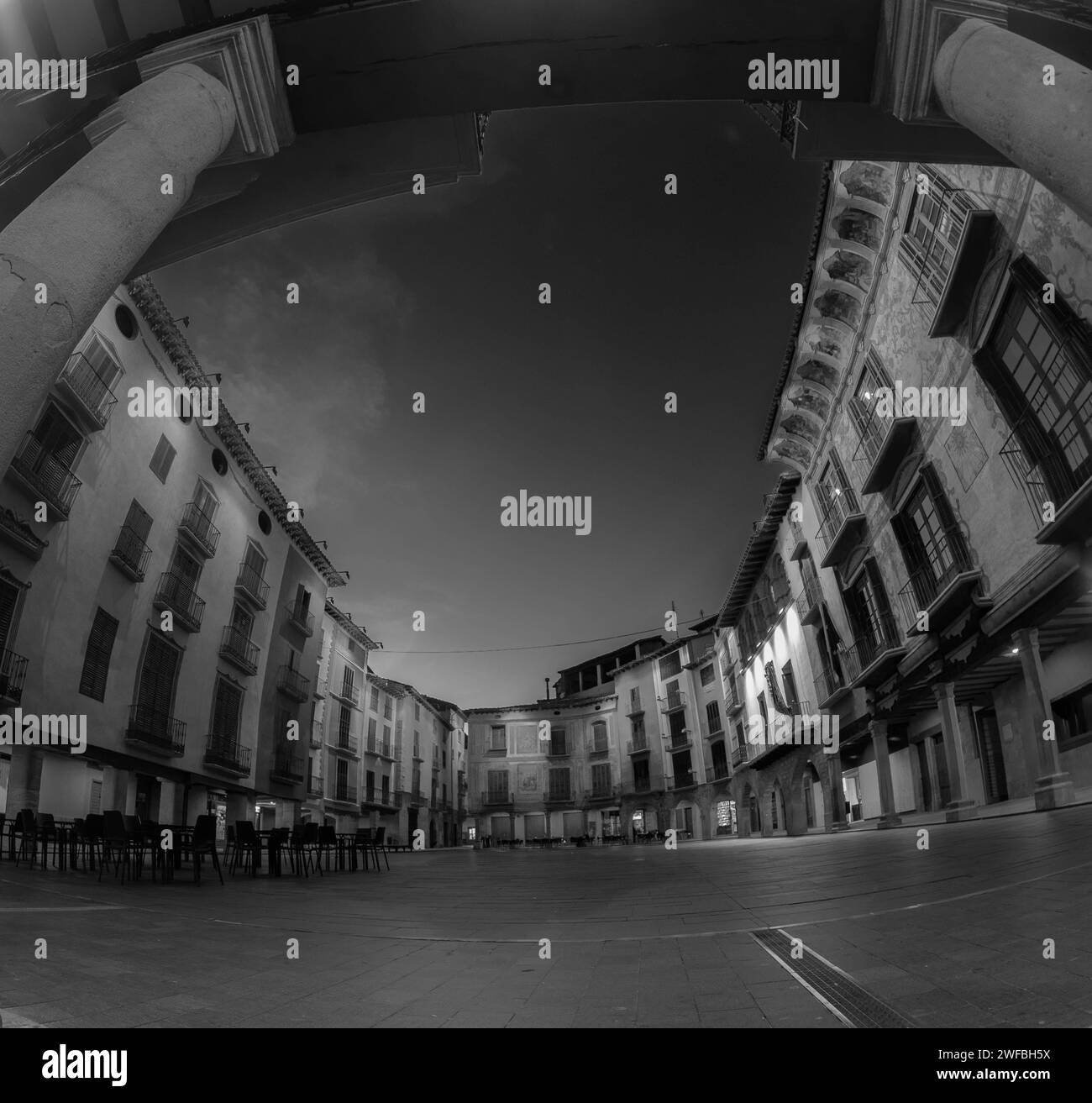 Plaza Mayor, piazza principale di Graus, Aragona, Spagna, Piazza dei dipinti murali in stile neoclassico, Graus, Huesca Spagna Foto Stock