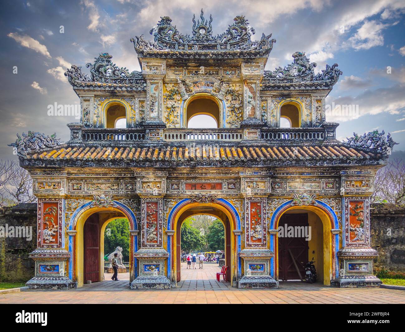 Hien Nhon Gate Imperial Palace Hue Foto Stock