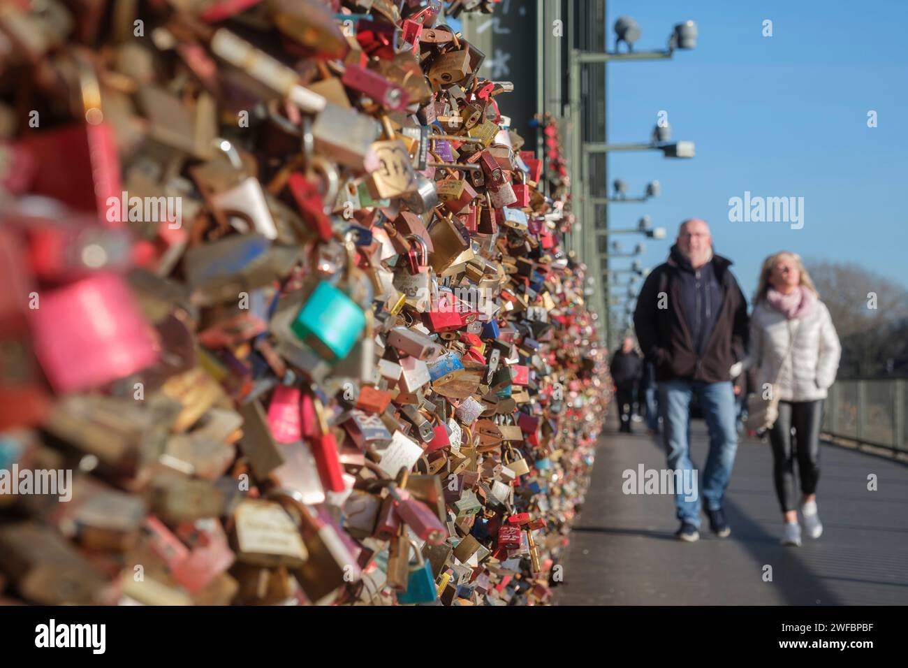 Love Locks sul ponte Hohenzollern di Colonia Foto Stock