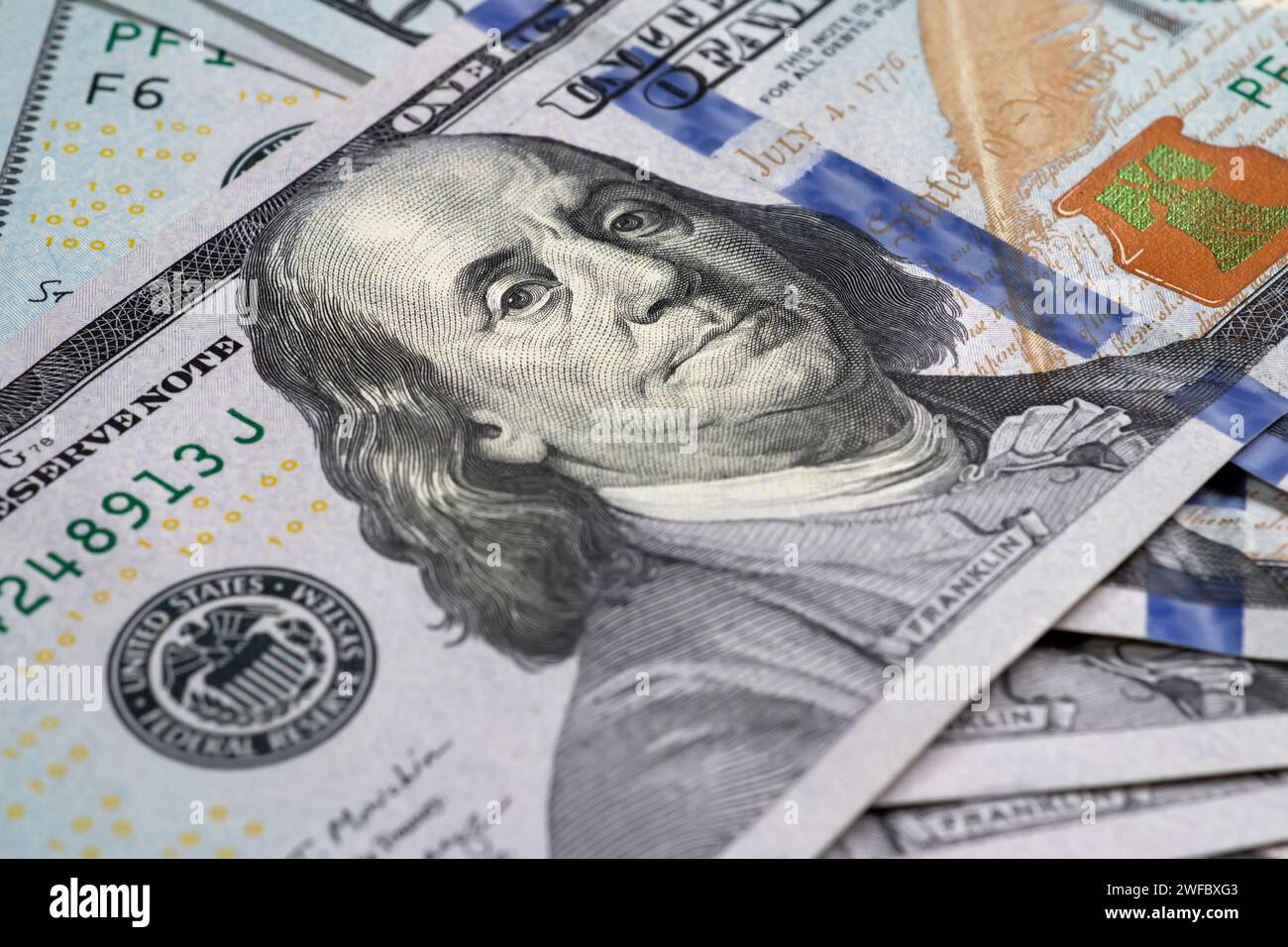 Macro primo piano del volto di ben Franklin sul conto degli Stati Uniti da 100 dollari Foto Stock