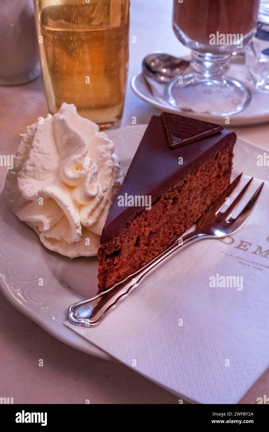 Sacher torte al Cafe Demel di Vienna, Austria Foto Stock