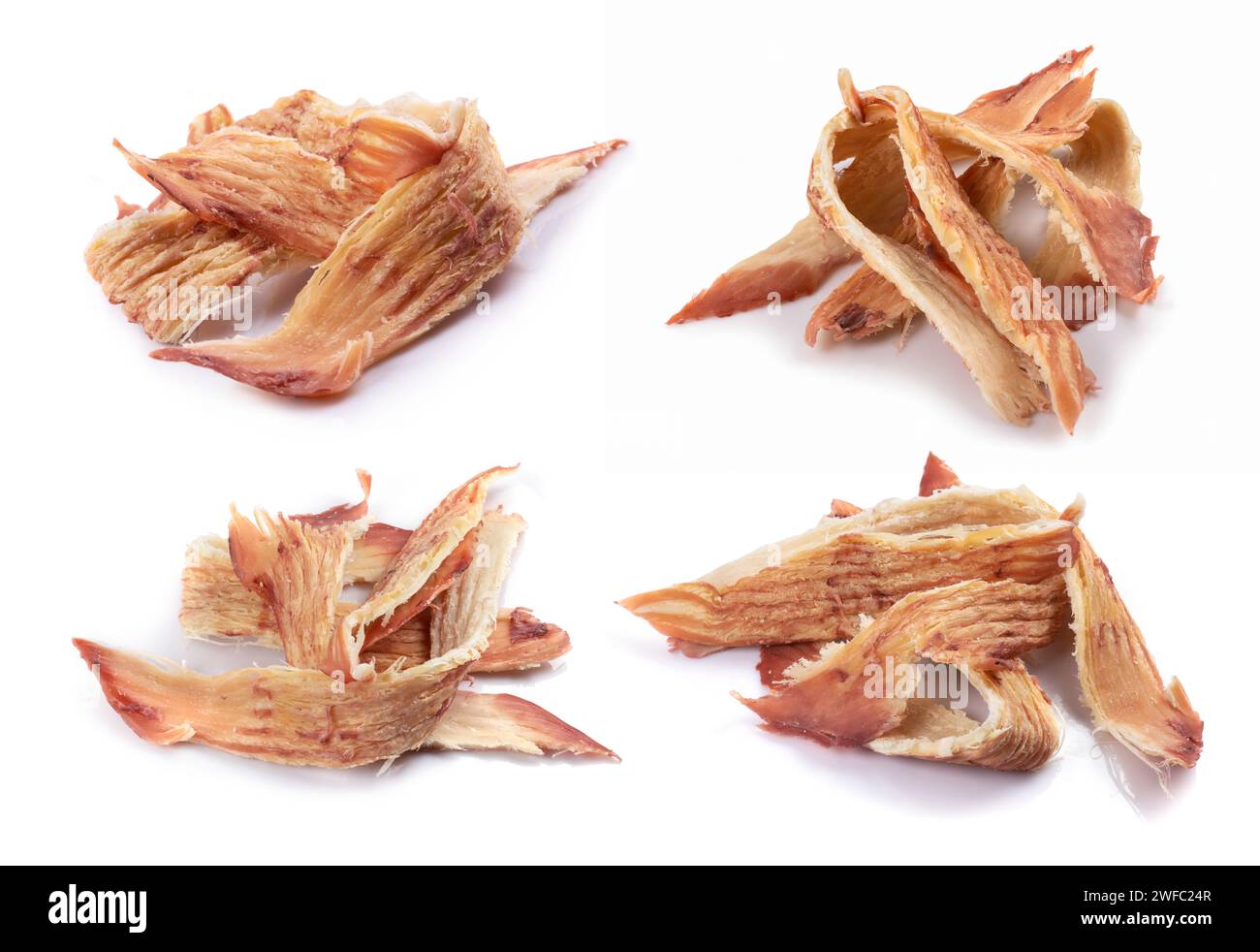 Spuntini fritti di calamari peruviani per birra isolata su sfondo bianco. Set o raccolta. Foto Stock