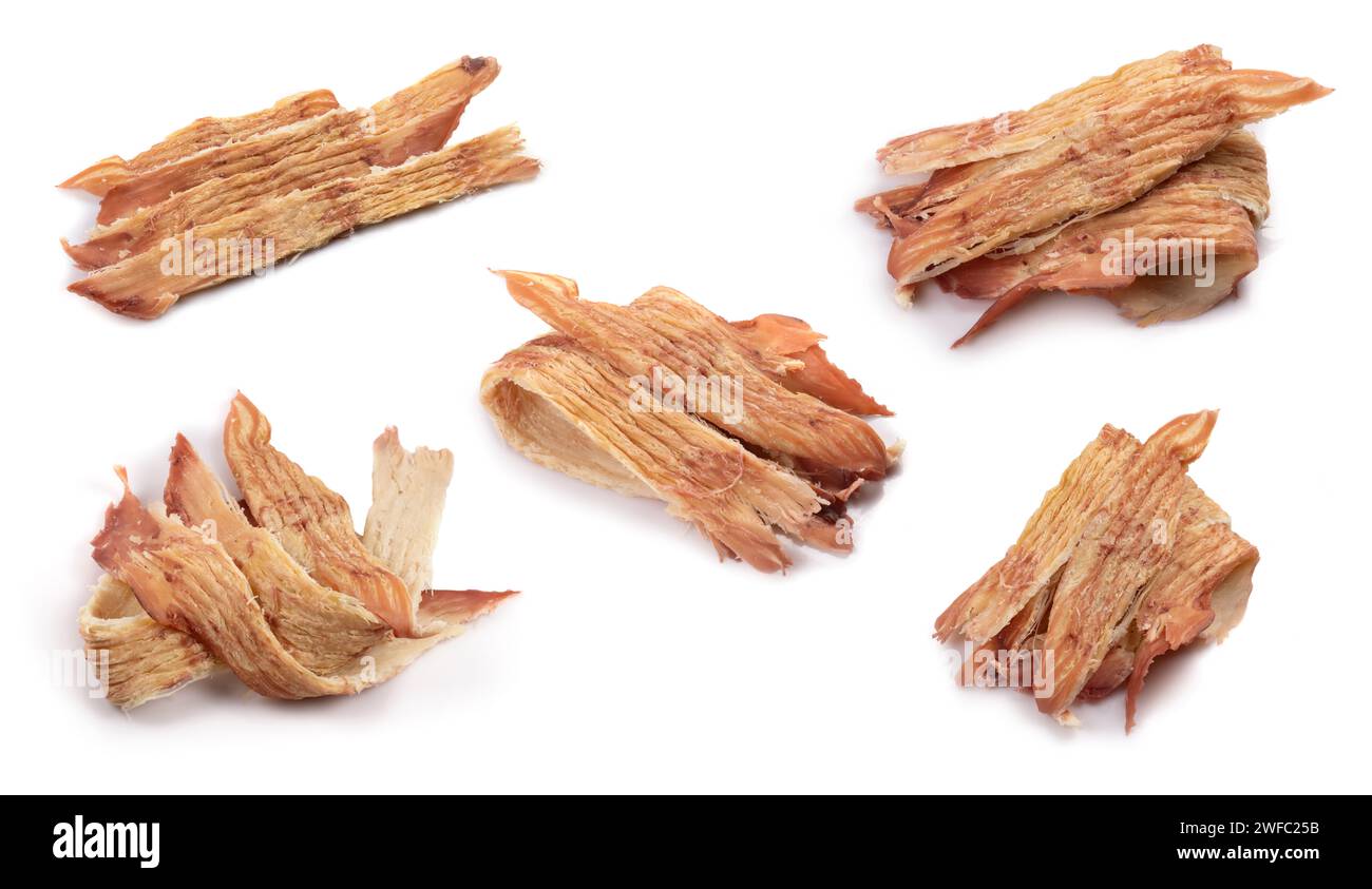 Spuntini fritti di calamari peruviani per birra isolata su sfondo bianco. Set o raccolta. Foto Stock