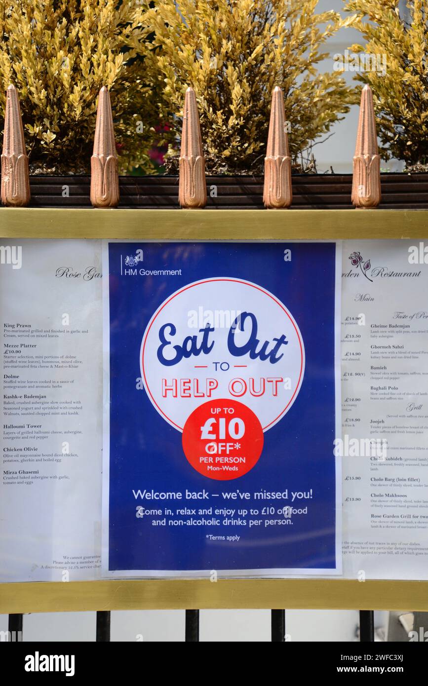 Pubblicità per il programma "Eat Out to Help Out" durante il Coronavirus London Lockdown nel 2020 Foto Stock