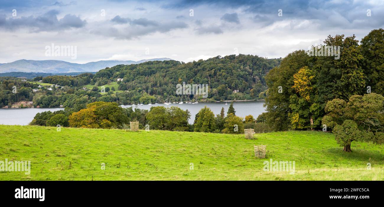 Regno Unito, Cumbria, Bowness on Windermere, vista panoramica sul lago Windermere, dal giardino di Blackwell, Arts and Crafts House Foto Stock