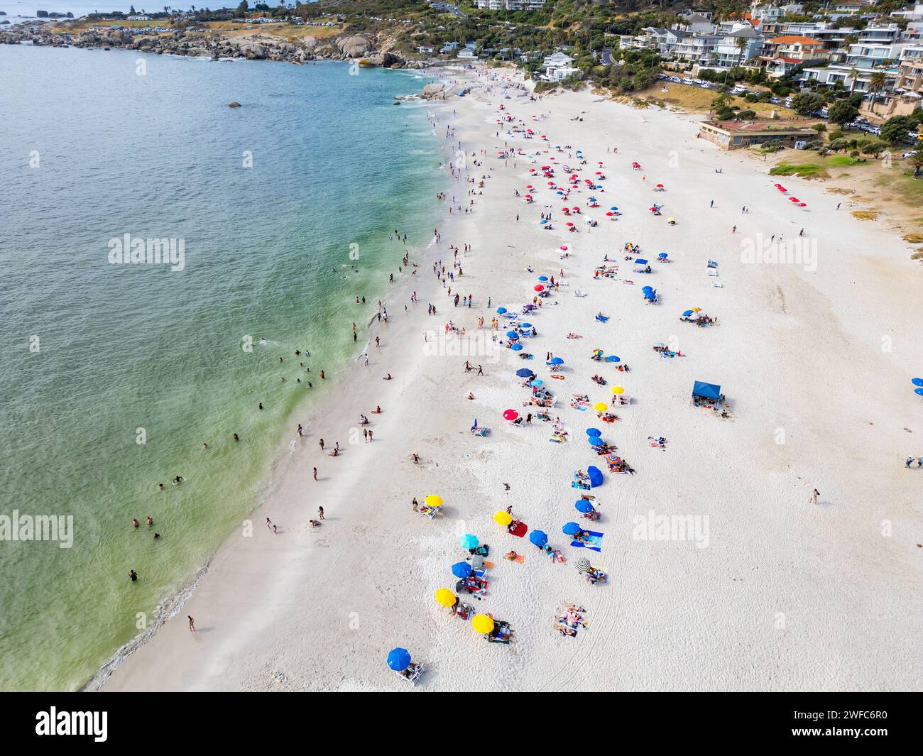 Camps Bay Beach, Camps Bay, città del Capo, Sudafrica Foto Stock