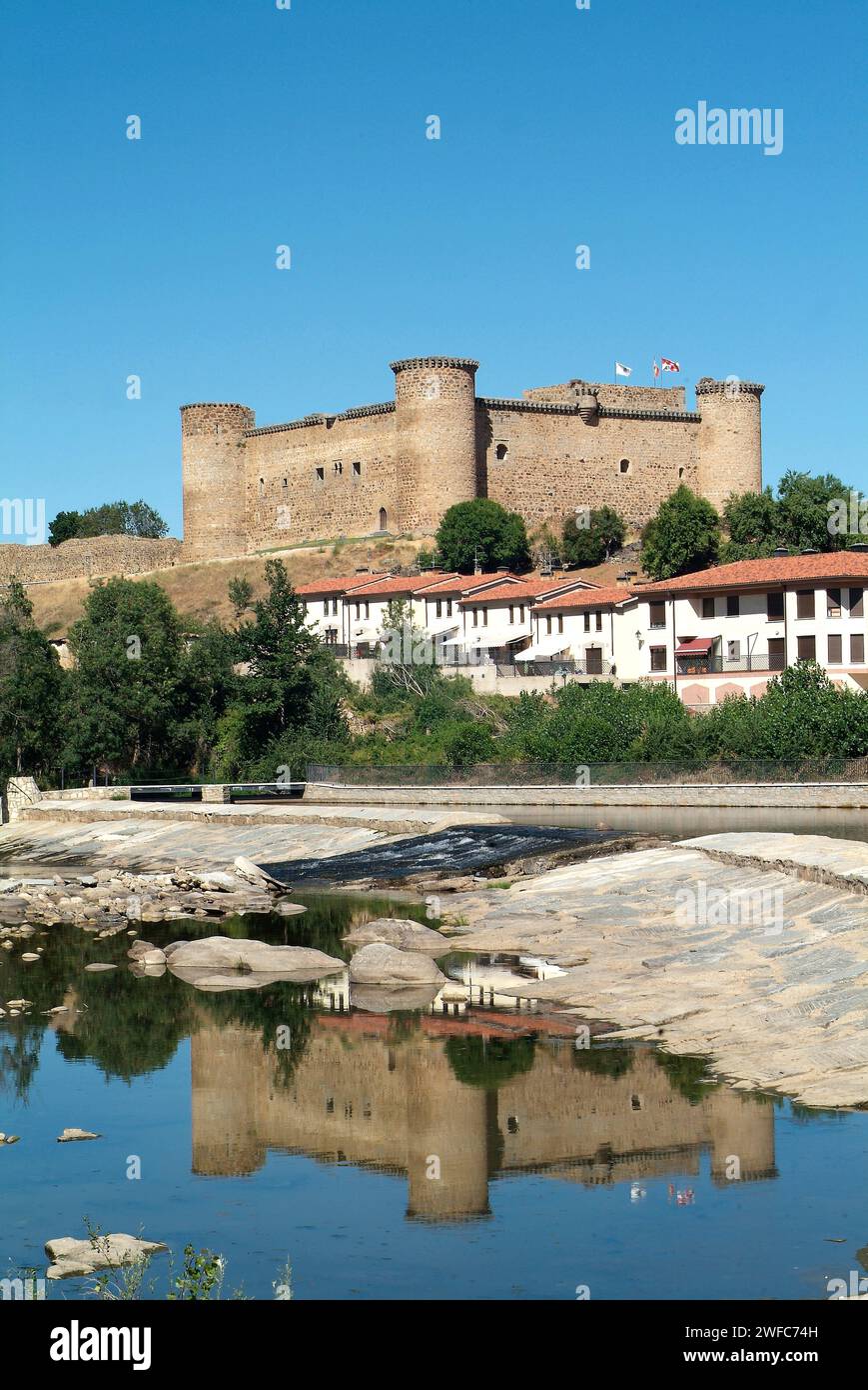 El Barco de Avila, città, castello e fiume Tormes. Provincia di Avila, Castilla y Leon, Spagna. Foto Stock